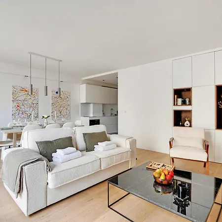 Modernity And Class In This Cocoon With Balcony *