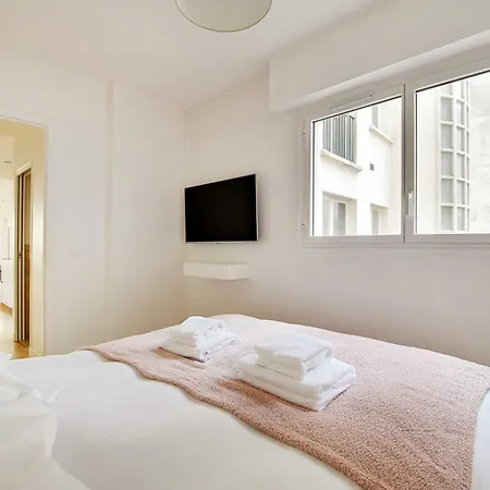 Modernity And Class In This Cocoon With Balcony Appartamento Parigi